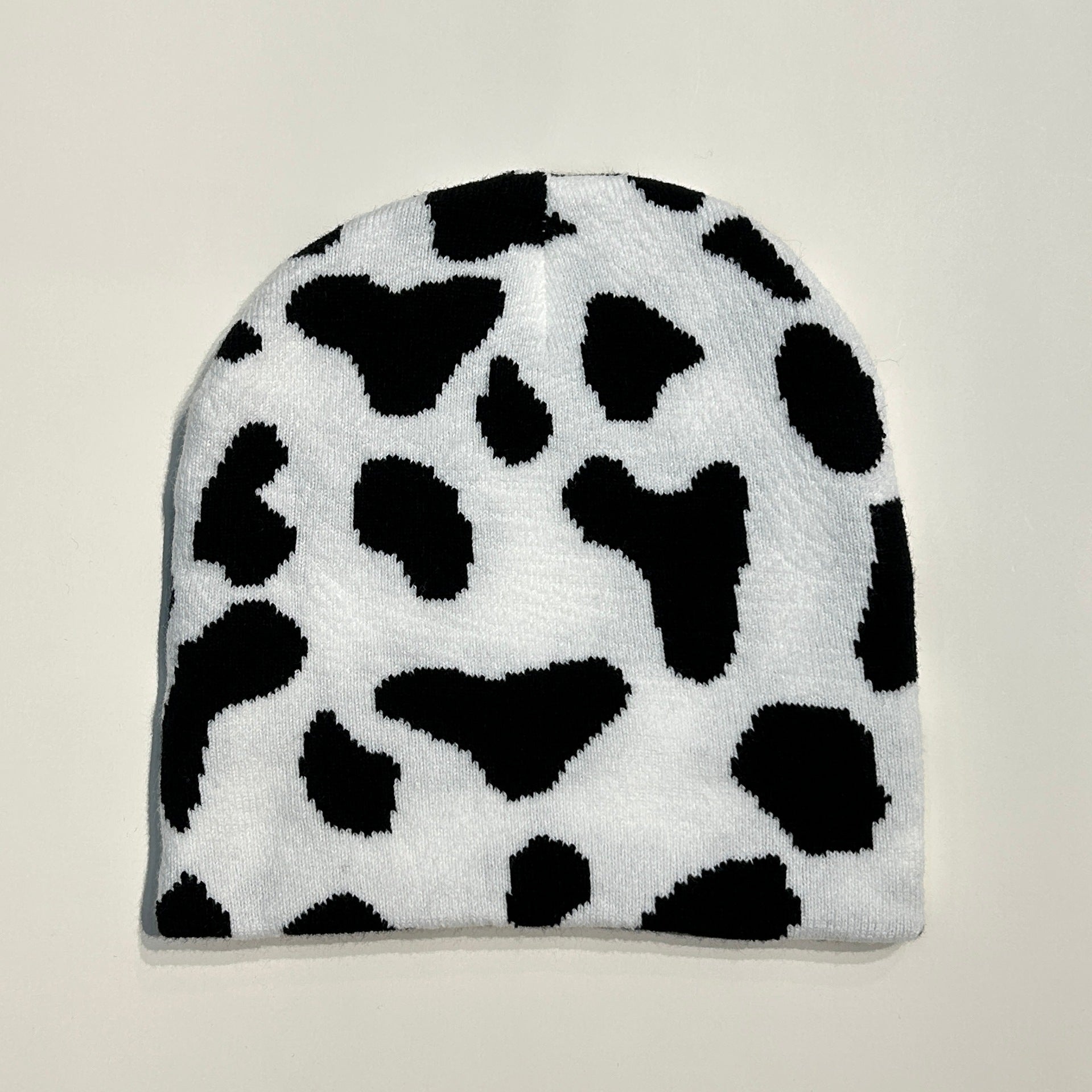 Wholesale Acrylic Cow Patterned Knitted Hats for Sports Skiing and Warmth Protection